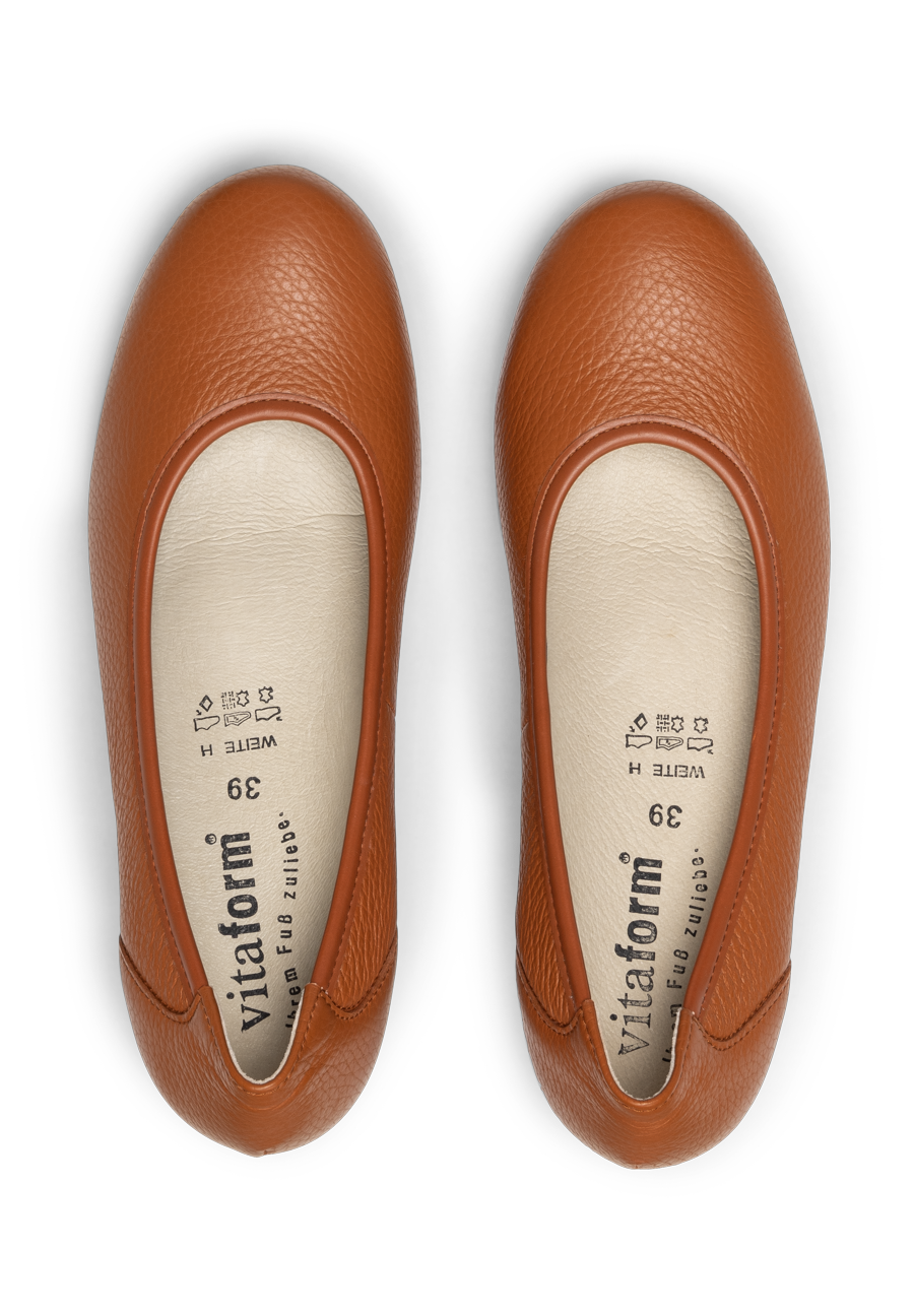 femininer Pumps Hirschleder cognac