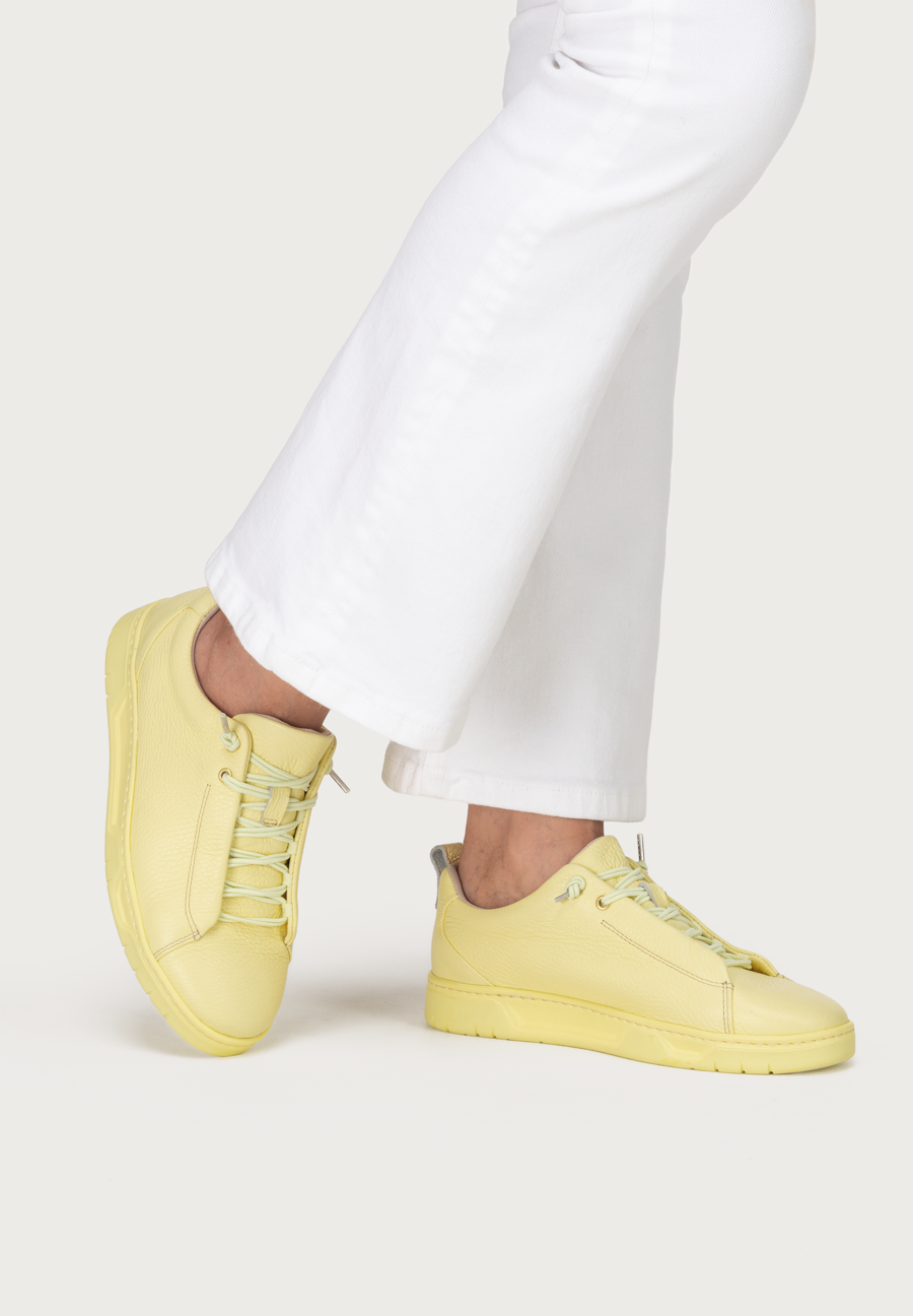 sehenswerter Sneaker Hirschleder hellgelb