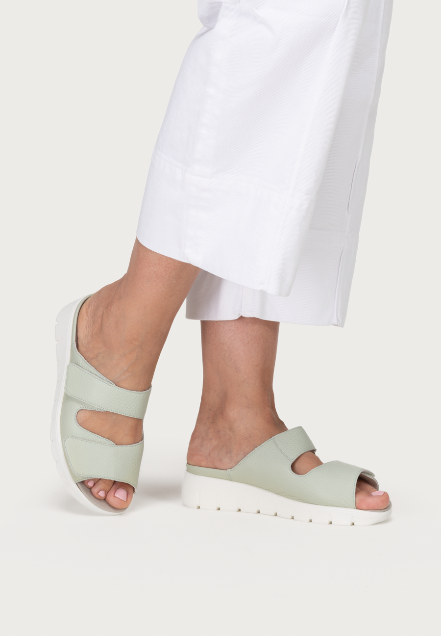 bequeme Pantolette Softnappaleder mint