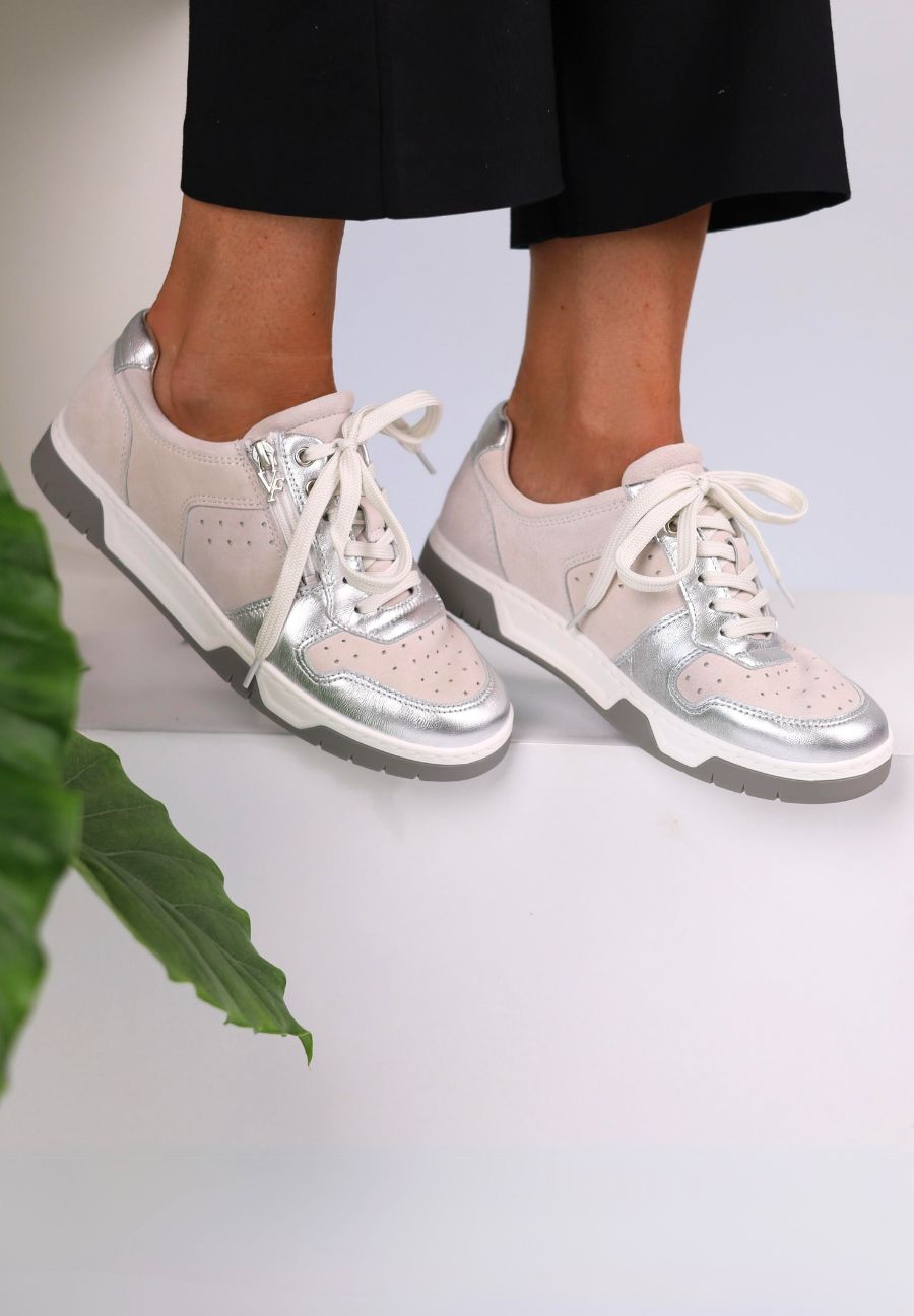 stylischer Sneaker Nubukleder weiß/silber