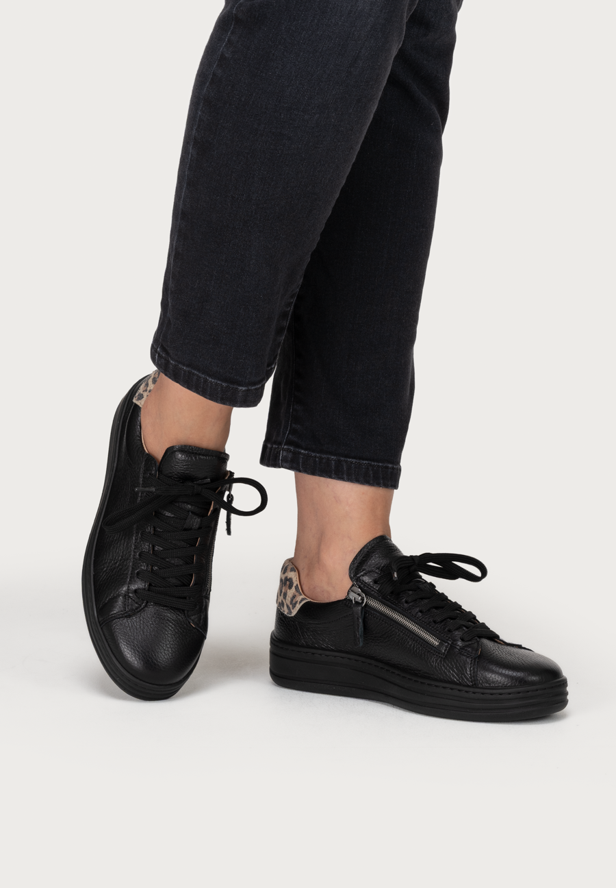 stilvoller Sneaker Hirschleder schwarz