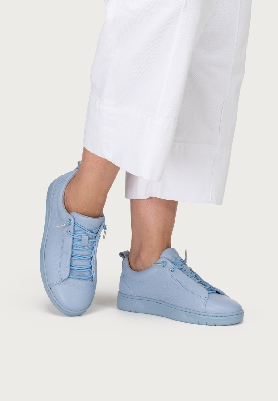 sehenswerter Sneaker Hirschleder hellblau