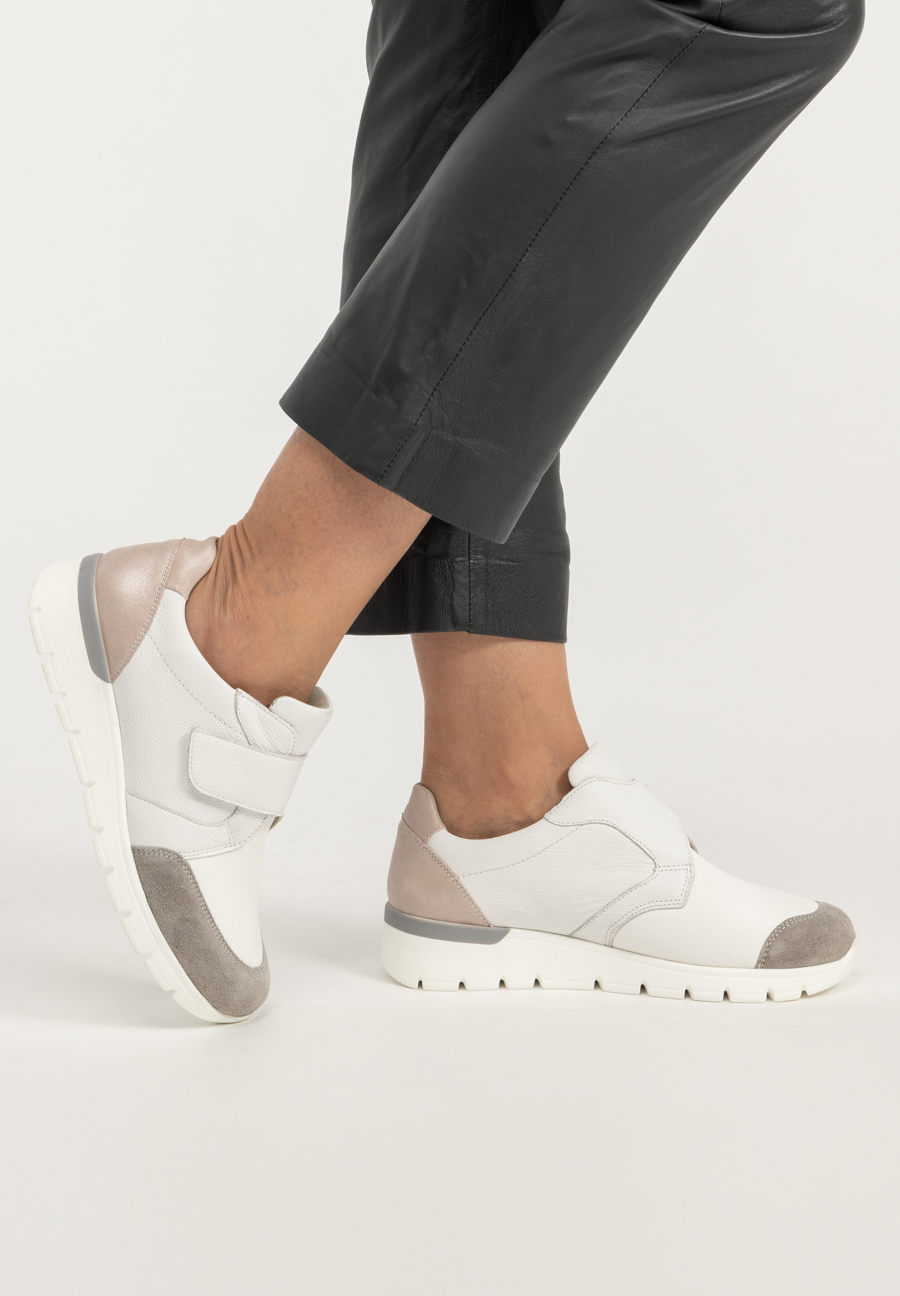 sensationeller Sneaker Leder/Stretch weiß