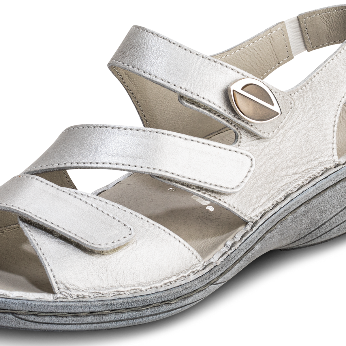 flatterende sandaal van zacht nappa gebroken wit/metallic